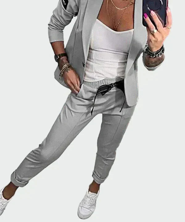 Ella - Women's Loose-Fitting Trouser and Blazer Set