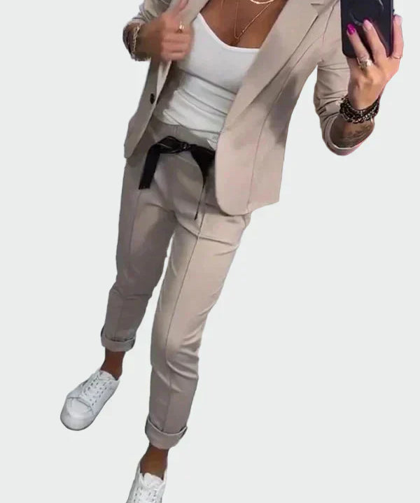 Ella - Women's Loose-Fitting Trouser and Blazer Set